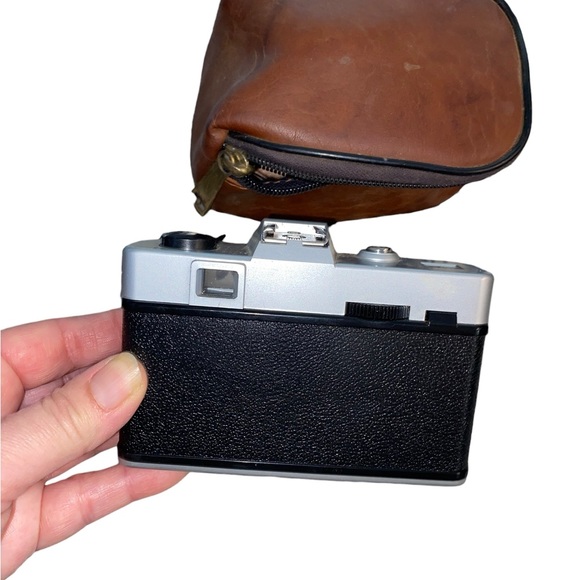 vintage Sigmatech S-I 35mm film camera
a basic reusable focus-free 35mm model - Picture 3 of 5